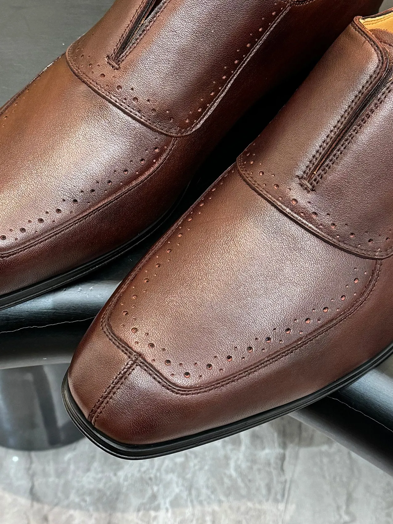 💰960 ••New real shots••CL～High-end men’s 👔Casual•loafers with red soles! ••🆑Genuine and top-quality goods from original orders ••✅💯 Purchase goods from top-quality original orders! Original imported patterned cowhide ➕Imported cowhide lining ➕Cowhide feet ➕Original leather outsole~🉑️Feel free to compare the authentic ones! Size: 39-44 (38.45.46.47 can be customized)